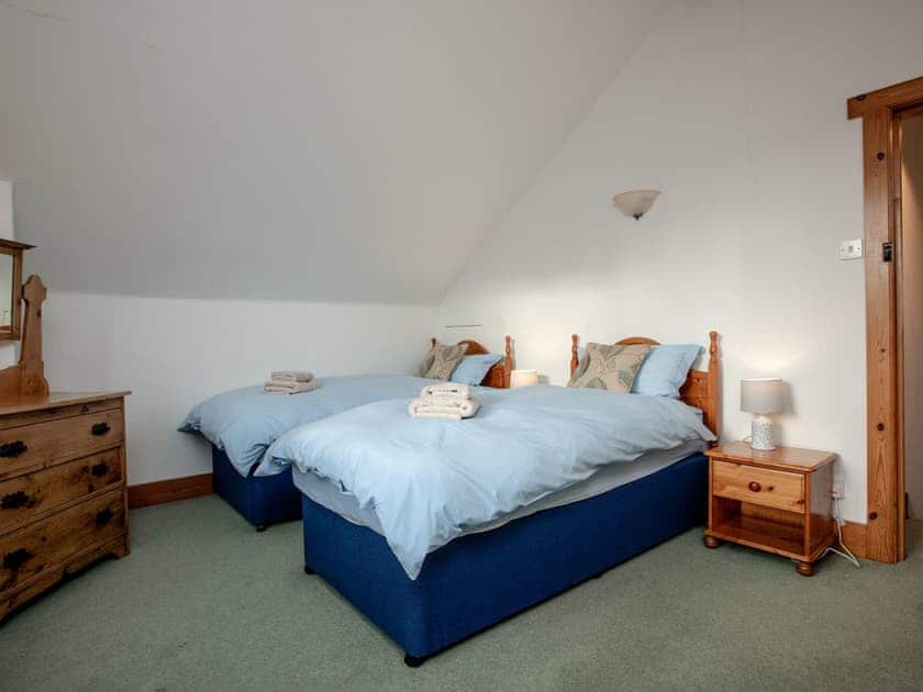 Twin bedroom | Edgecombe Barn - Tuckenhay Mill, Bow Creek, between Dartmouth and Totnes