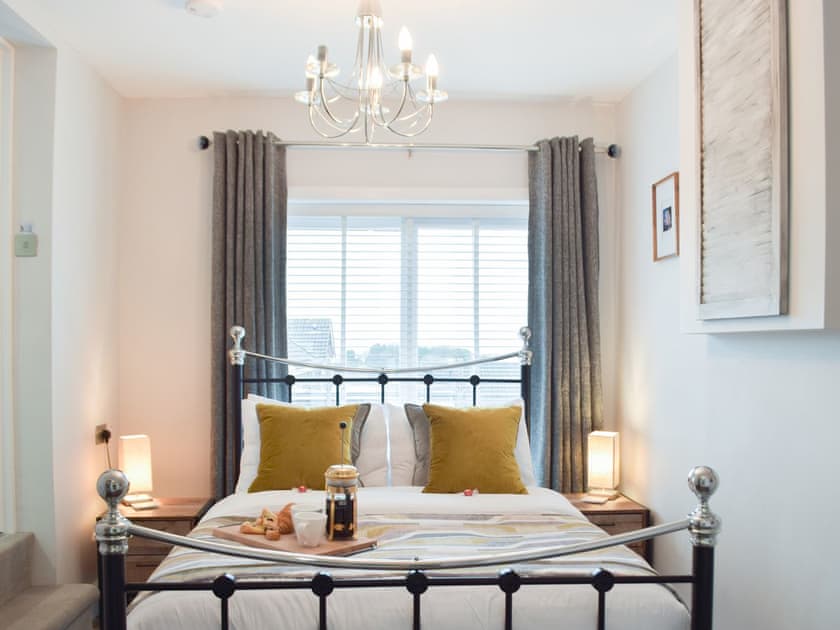 Double bedroom | Ravens Walk Apartment, West Cross