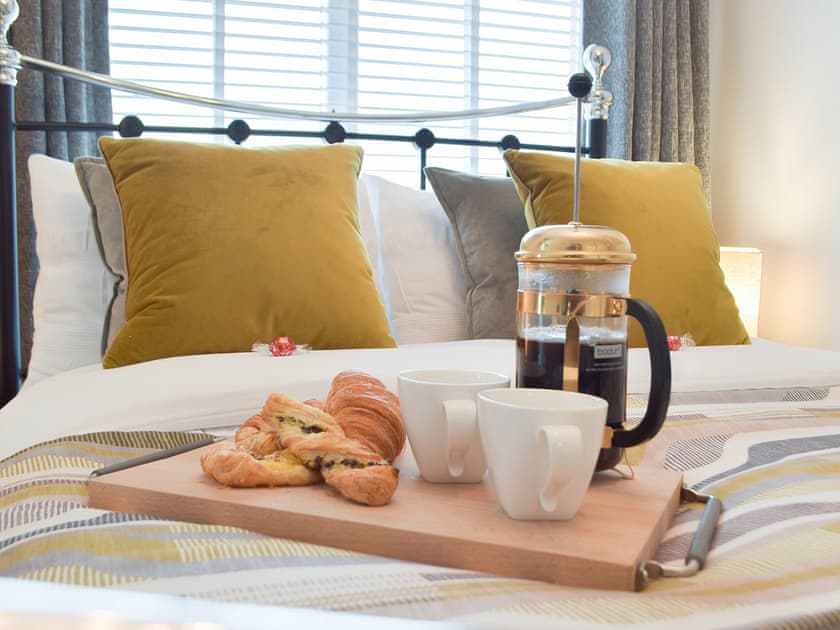 Double bedroom | Ravens Walk Apartment, West Cross