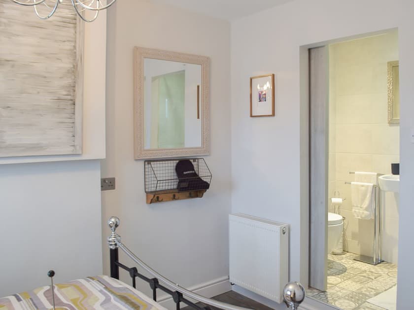 Double bedroom | Ravens Walk Apartment, West Cross
