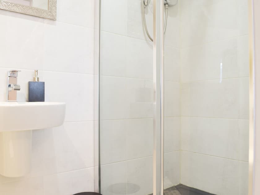 En-suite | Ravens Walk Apartment, West Cross