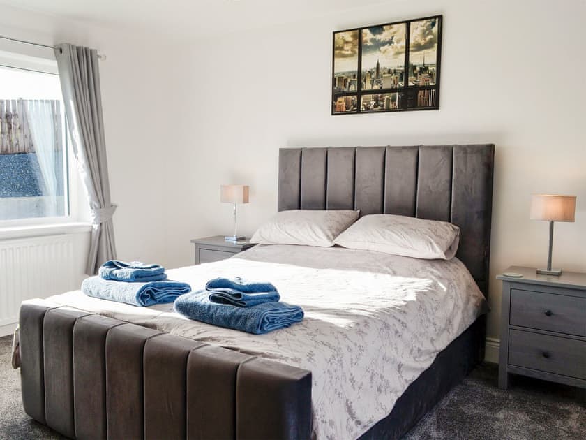 Double bedroom | Dinduff Lodge - Dinduff Lodge and Quarter Acre House, Low Dinduff, near Stranraer