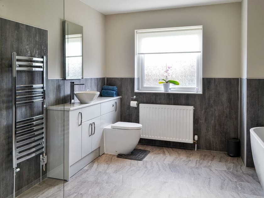Bathroom | Dinduff Lodge - Dinduff Lodge and Quarter Acre House, Low Dinduff, near Stranraer