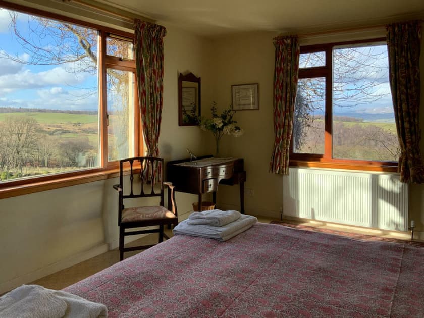 Master bedroom | Garrique Cottage, By Kippen, near Stirling