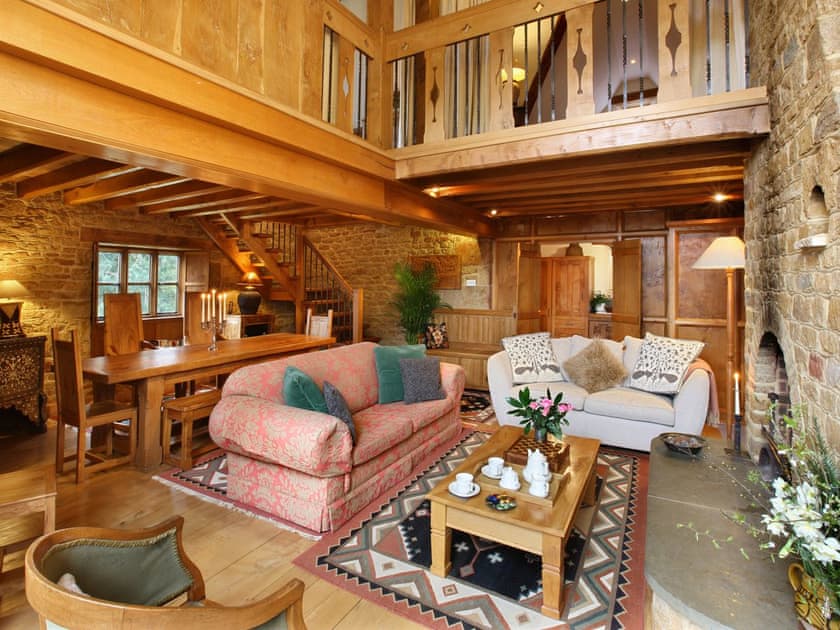 Living room/dining room | Walnut Cottage - Heath Farm Holiday Cottages, Swerford, near Chipping Norton