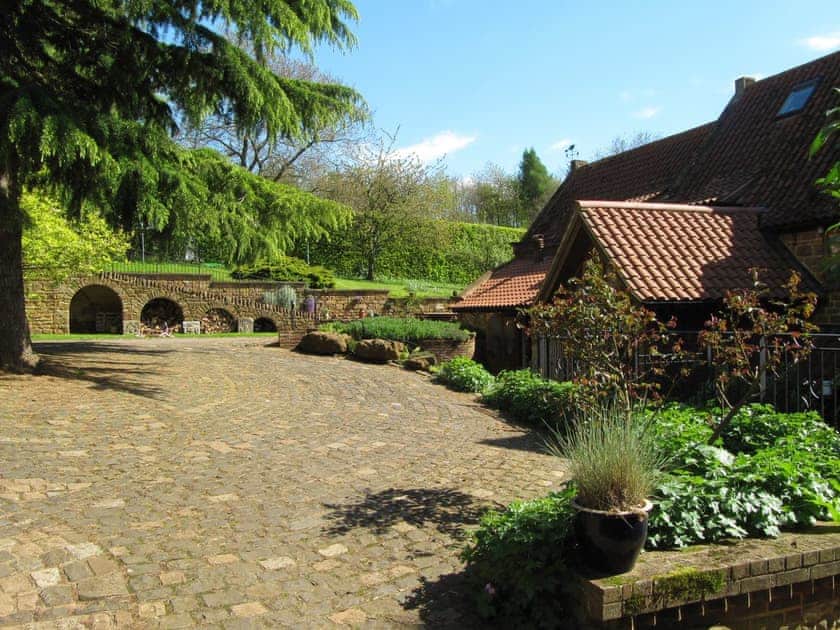 Garden | Heath Farm Holiday Cottages, Swerford, near Chipping Norton