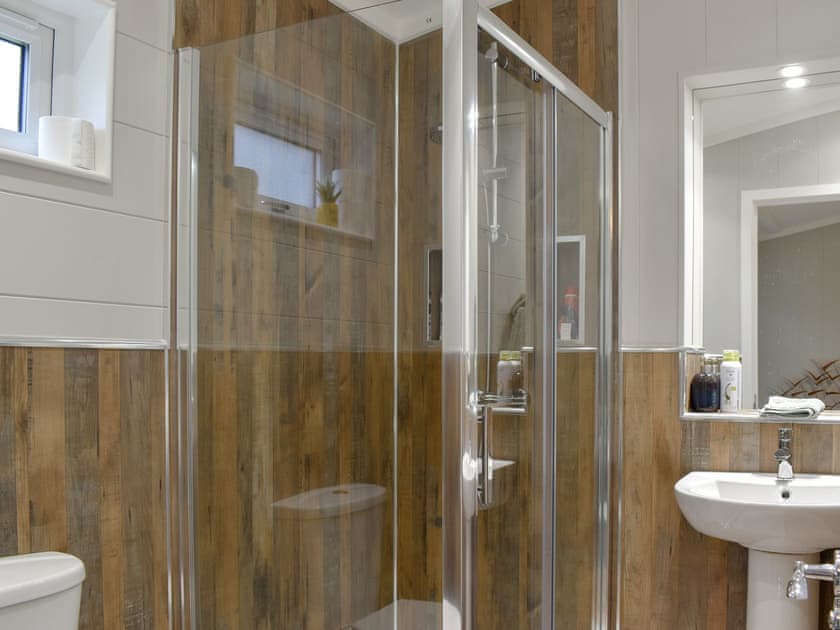 En-suite | Lakeview Lodge, Landford, near Salisbury