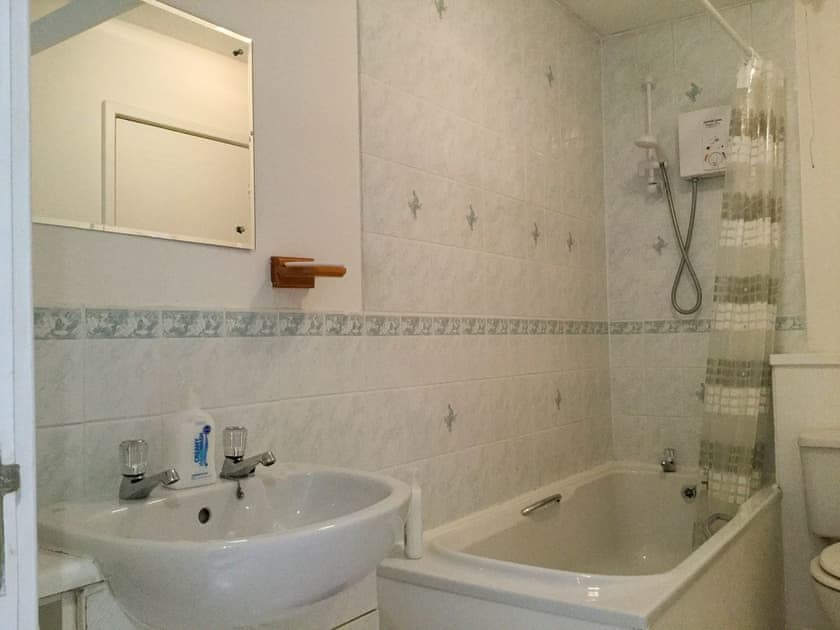 Bathroom | Castle Heather, Inverness