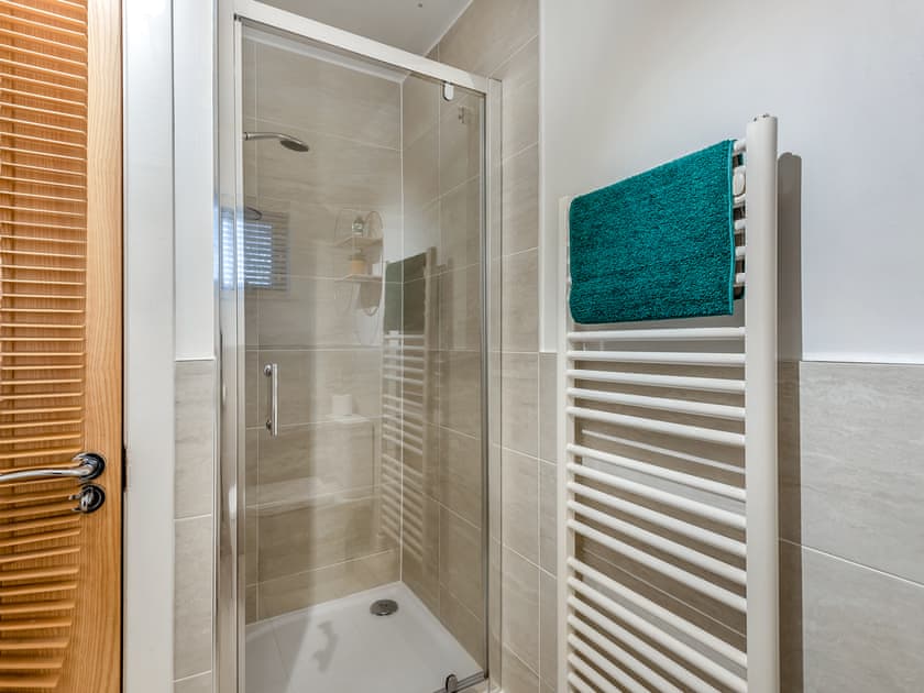 Bathroom | Chaucer Lodge Apt 1, Keswick