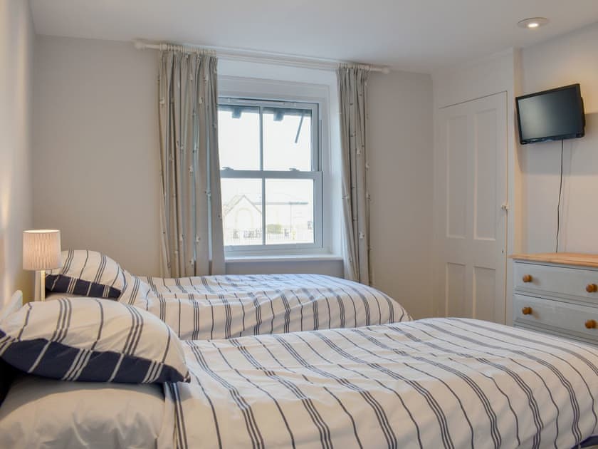 Twin bedroom | Coastguard Cottage, Ryde