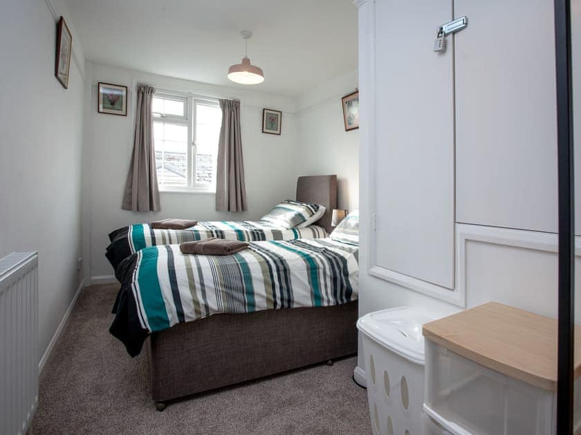 Twin bedroom | Garden Cottage, Kingsbridge