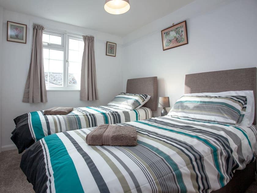 Twin bedroom | Garden Cottage, Kingsbridge