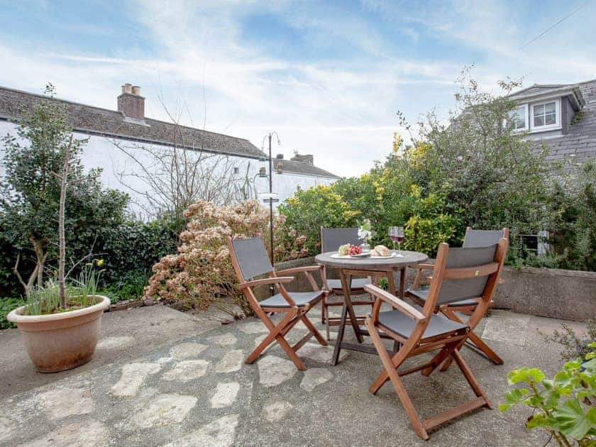 Sitting-out-area | Garden Cottage, Kingsbridge