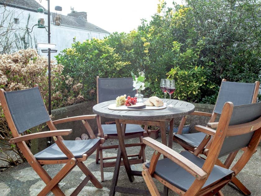Sitting-out-area | Garden Cottage, Kingsbridge