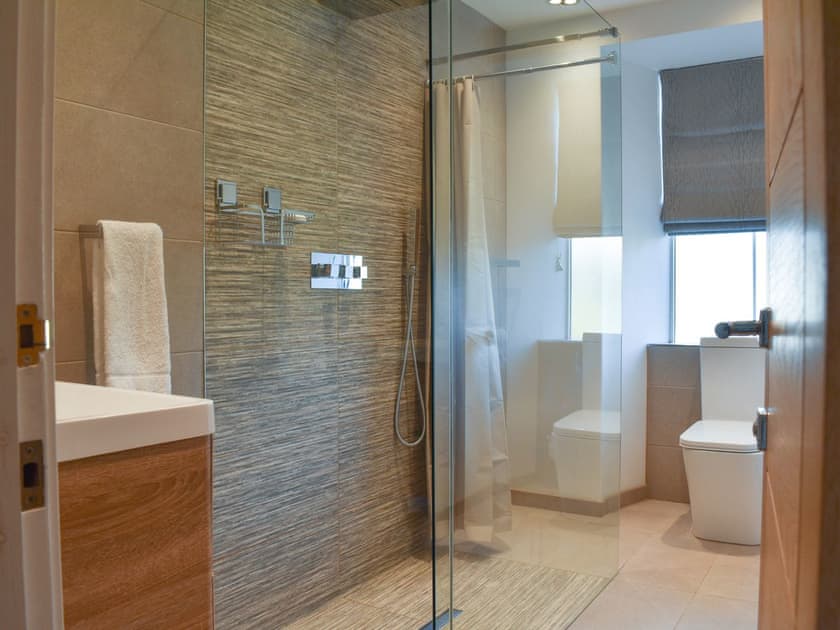 Shower room | Seatons Rest, Portmellon Cove, near Mevagissey