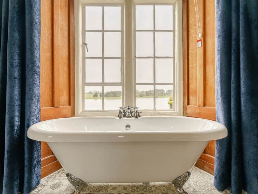 Free standing bath in master bedroom | Whittle Dene Reservoir House, Stamfordham, near Newcastle-upon-Tyne