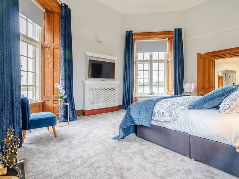 Master bedroom | Whittle Dene Reservoir House, Stamfordham, near Newcastle-upon-Tyne
