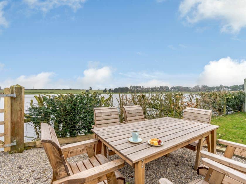 Sitting-out-area | Whittle Dene Reservoir House, Stamfordham, near Newcastle-upon-Tyne