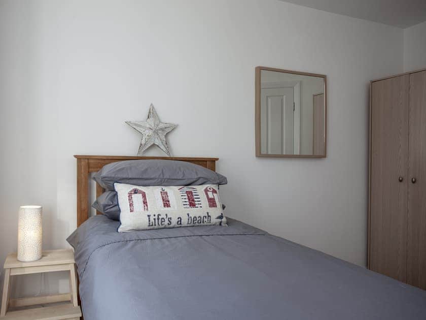 Single bedroom | Dolphin Heights, Torquay
