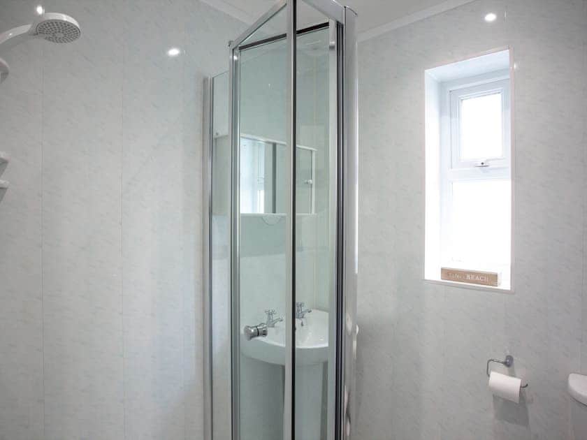 Shower room | Seagulls Rest - Harbourside Holiday Apartments - Seagulls Rest, Paignton