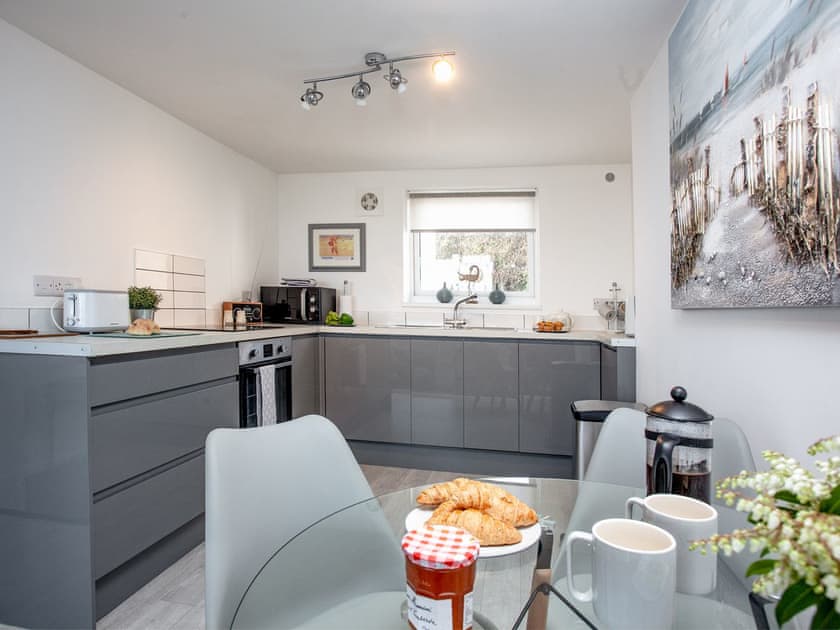 Kitchen/diner | Herons Haven - Harbourside Holiday Apartments - Herons Haven, Paignton
