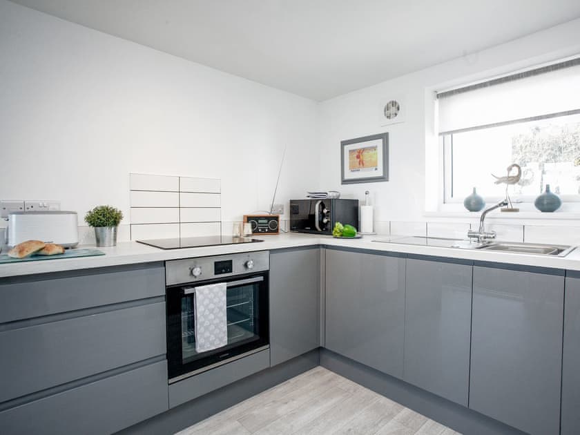 Kitchen | Herons Haven - Harbourside Holiday Apartments - Herons Haven, Paignton