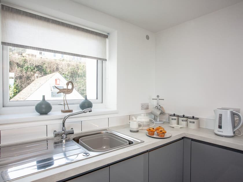 Kitchen | Herons Haven - Harbourside Holiday Apartments - Herons Haven, Paignton