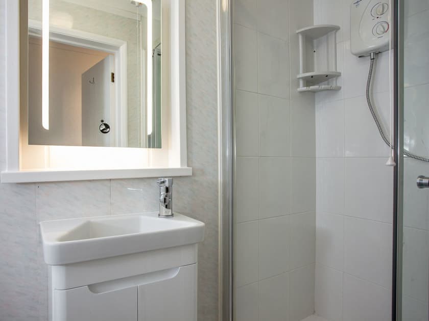 Shower room | Herons Haven - Harbourside Holiday Apartments - Herons Haven, Paignton