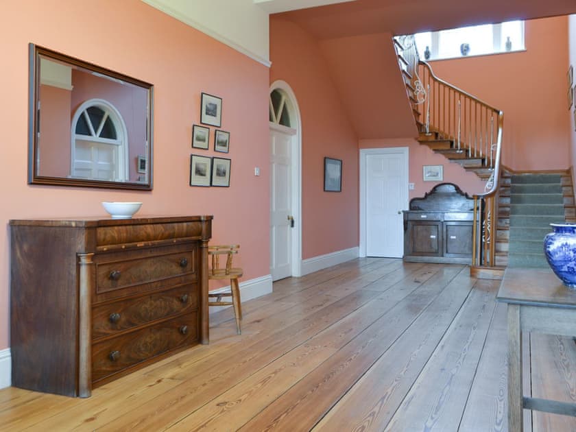 Entrance hall | Shaw End Man, Kend