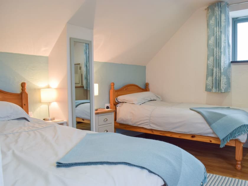 Twin bedroom | East Barn - Penpistyll Rural Retreats, Dwrbach, near Fishguard