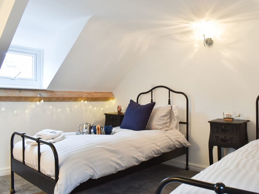 Twin bedroom | Sunnyside Cottage, Whitby