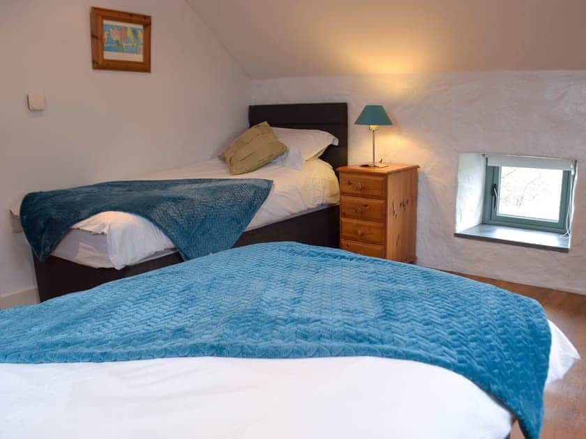 Twin bedroom | West Barn - Penpistyll Rural Retreats, Dwrbach, near Fishguard