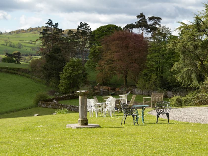 Garden and grounds | Shaw End Man, Kend
