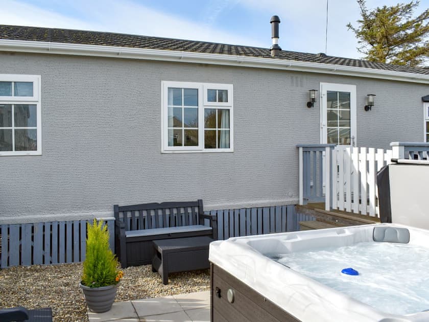 Hot tub | Eryl Mor Lodge, Amlwch