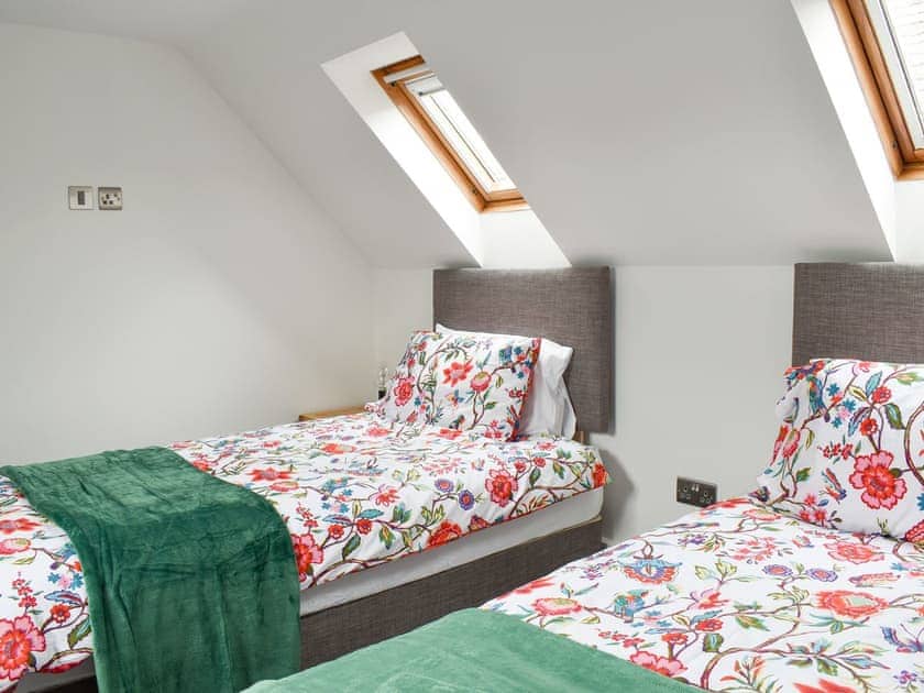 Twin bedroom | Chapel Farm Barn, Brabourne, near Ashford