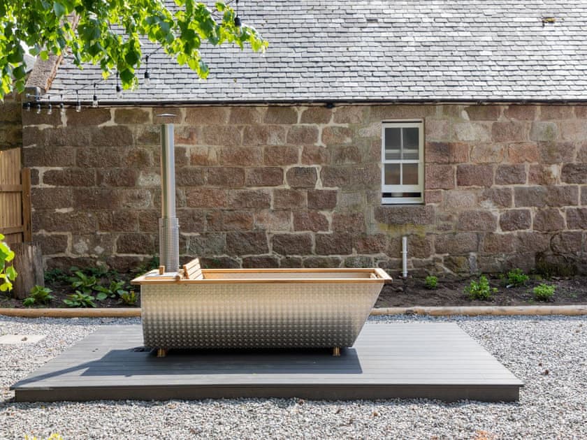 Swedish wood-fired hot tub | The Bothy - Glendye Cottages and Cabins, Banchory