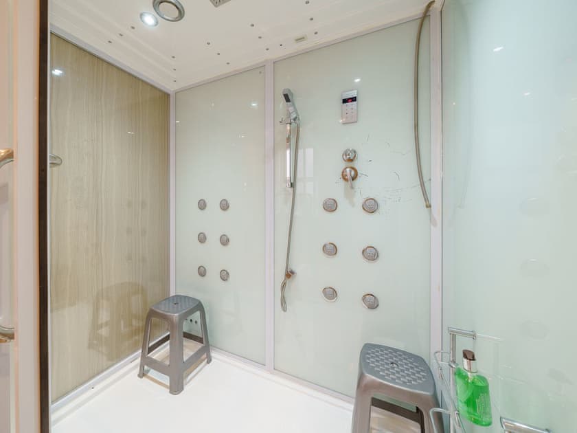 Steam Shower | The Kings Landing Spa, Blackpool