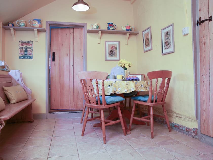 Kitchen dining area | Bell Corner Cottage, Cratfield, Halesworth