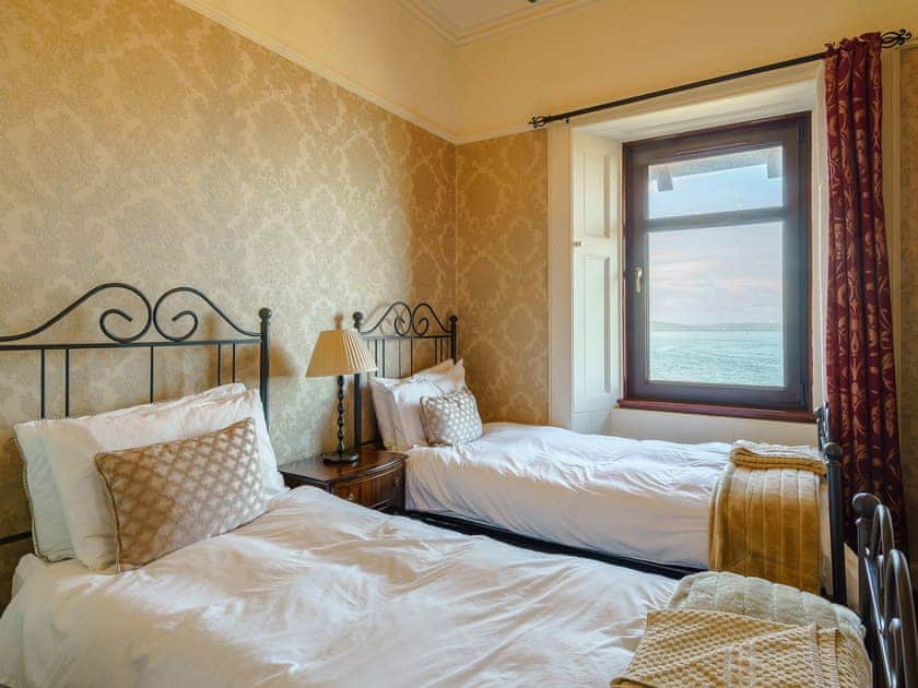 Twin bedroom | The Old Nunnery - The Old Nunnery and Retreat, Skelmorlie, near Largs