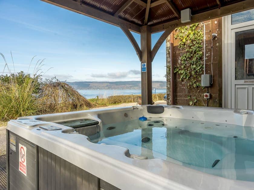 Hot tub | The Old Nunnery - The Old Nunnery and Retreat, Skelmorlie, near Largs