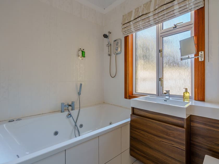 Bathroom | The Wee Nunnery - The Old Nunnery and Retreat, Skelmorlie, near Largs