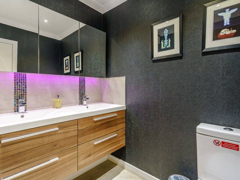 Shower room | The Wee Nunnery - The Old Nunnery and Retreat, Skelmorlie, near Largs
