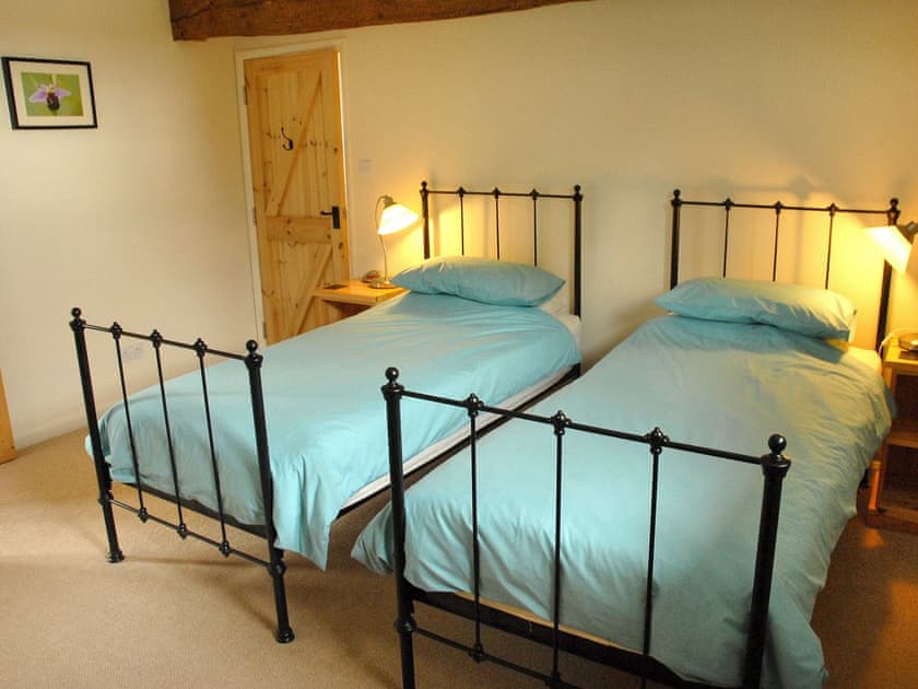 Twin bedroom | The Granary - North Mere, Kenilworth