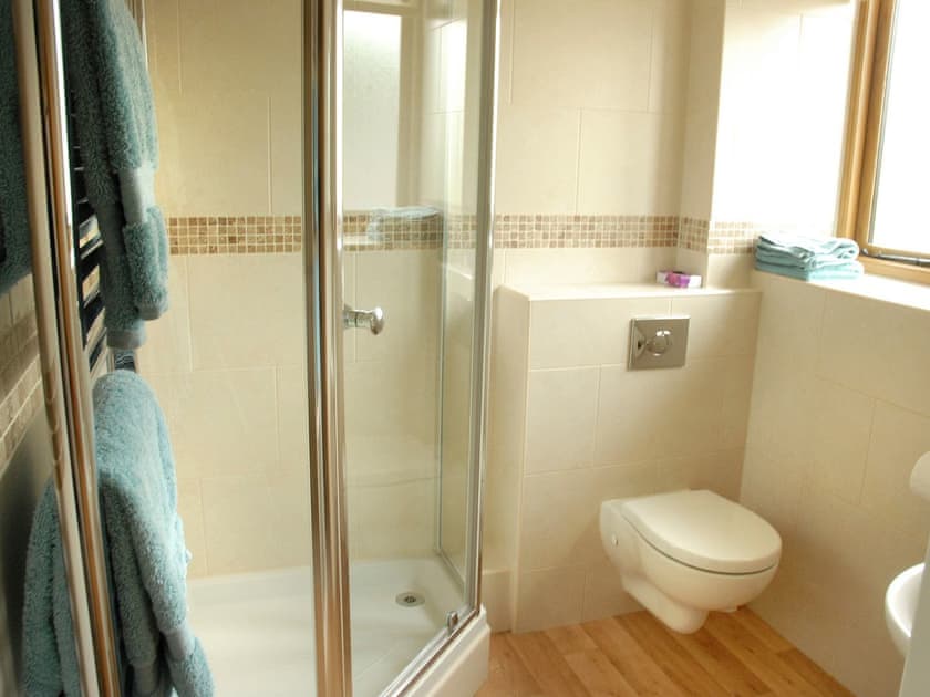 Bathroom | The Granary - North Mere, Kenilworth