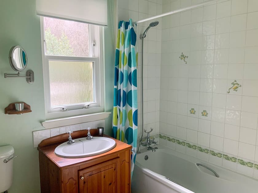 Bathroom | Garrique Cottage, By Kippen, near Stirling