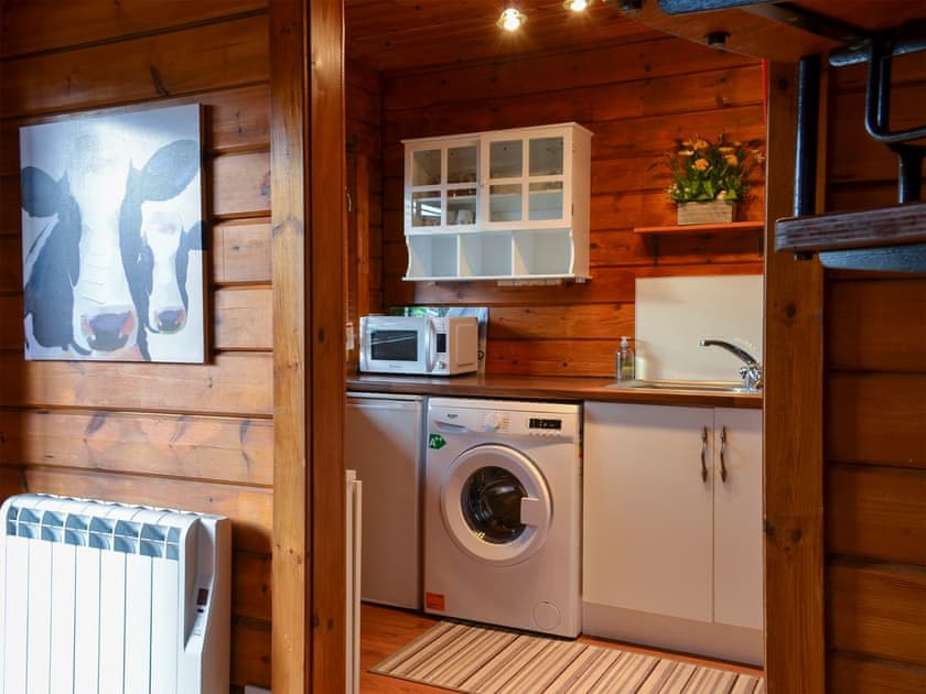 Kitchen | Dontra Log Chalet 1 - Dontra Log Chalets, Banavie, near Fort William