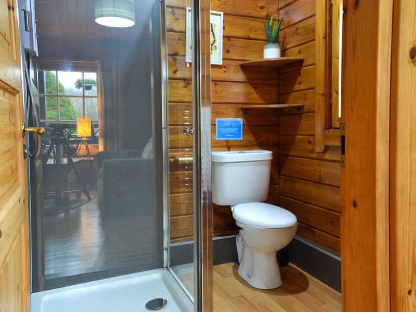 Shower room | Dontra Log Chalet 1 - Dontra Log Chalets, Banavie, near Fort William