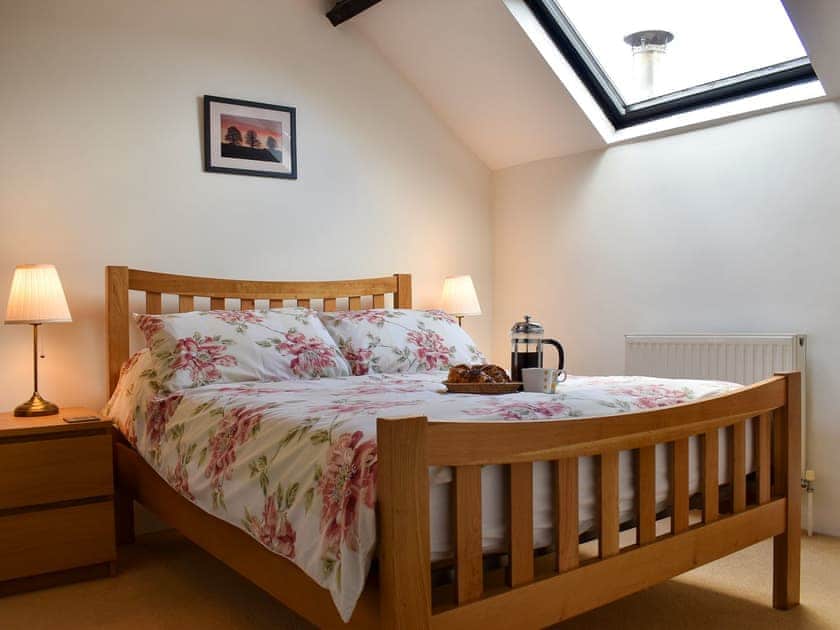 Double bedroom | Barn Court Cottage, Washfield, near Tiverton