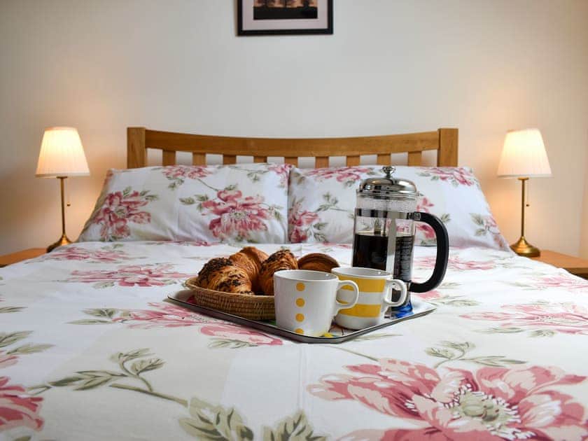 Double bedroom | Barn Court Cottage, Washfield, near Tiverton