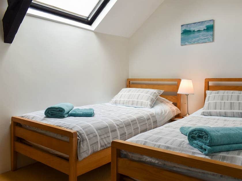Twin bedroom | Barn Court Cottage, Washfield, near Tiverton